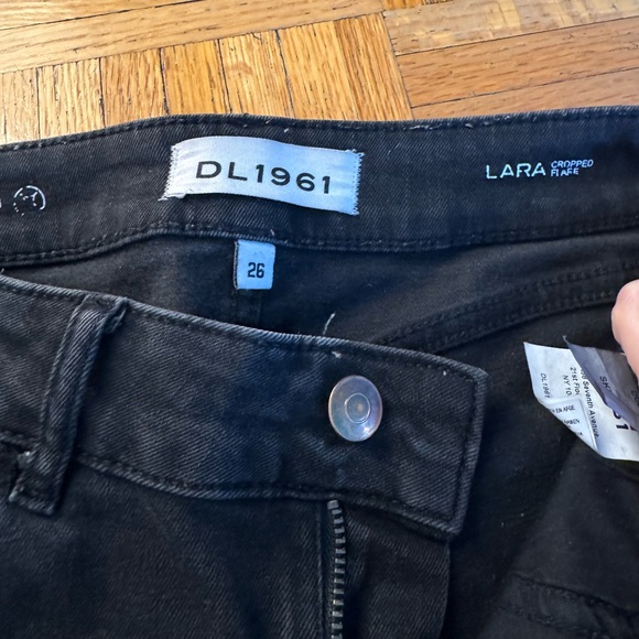 DL 1961 cropped black flare jeans, raw hem. - Picture 4 of 5
